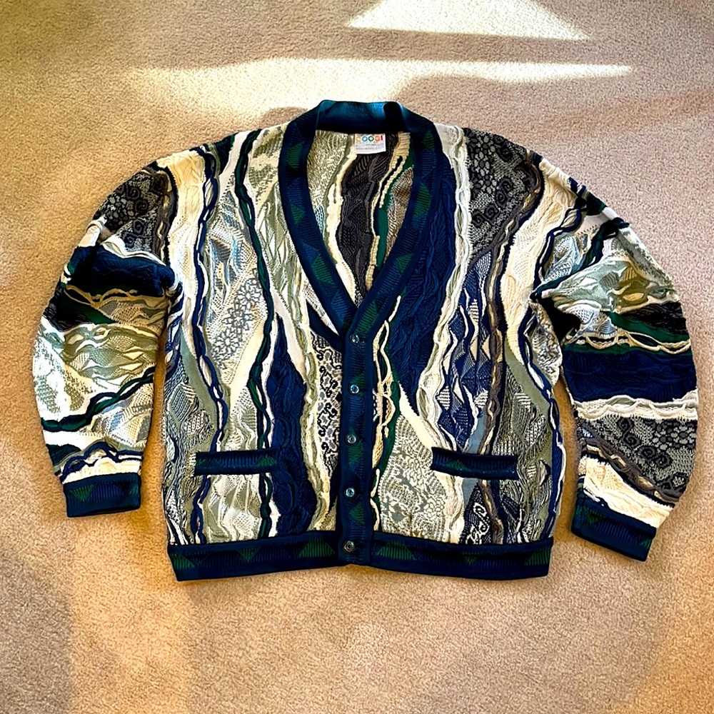 EXCELLENT condition like new mens Coogi cardigan. Beautiful colors! Coogi OG